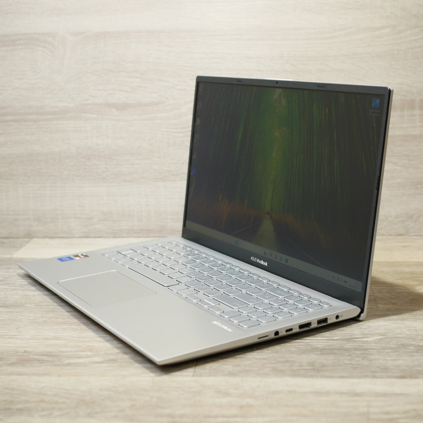 ASUS VivoBook X512 – 15.6" AMD Ryzen 5, 20GB RAM, 256GB SSD, Windows 11 Home