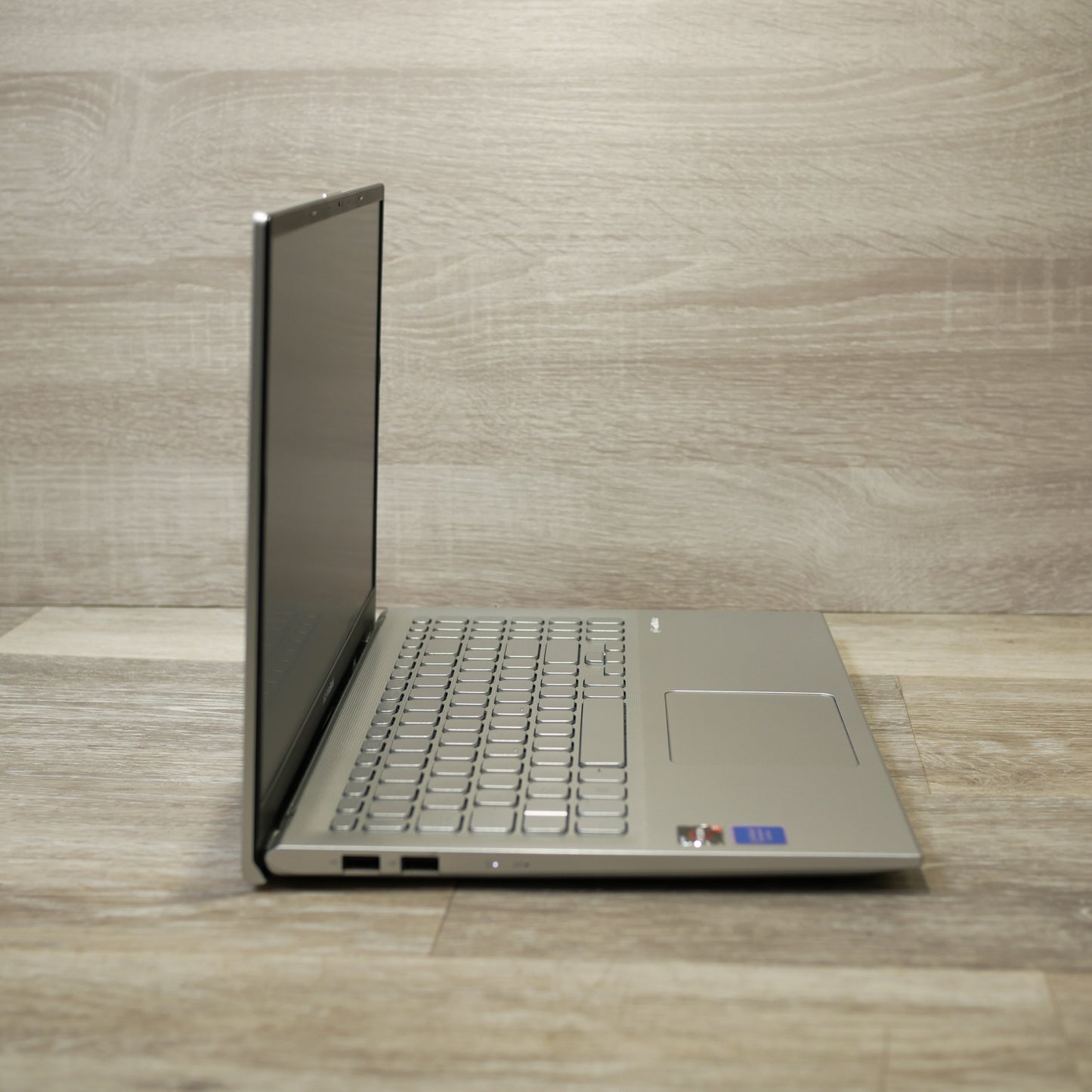 ASUS VivoBook X512 – 15.6" AMD Ryzen 5, 20GB RAM, 256GB SSD, Windows 11 Home