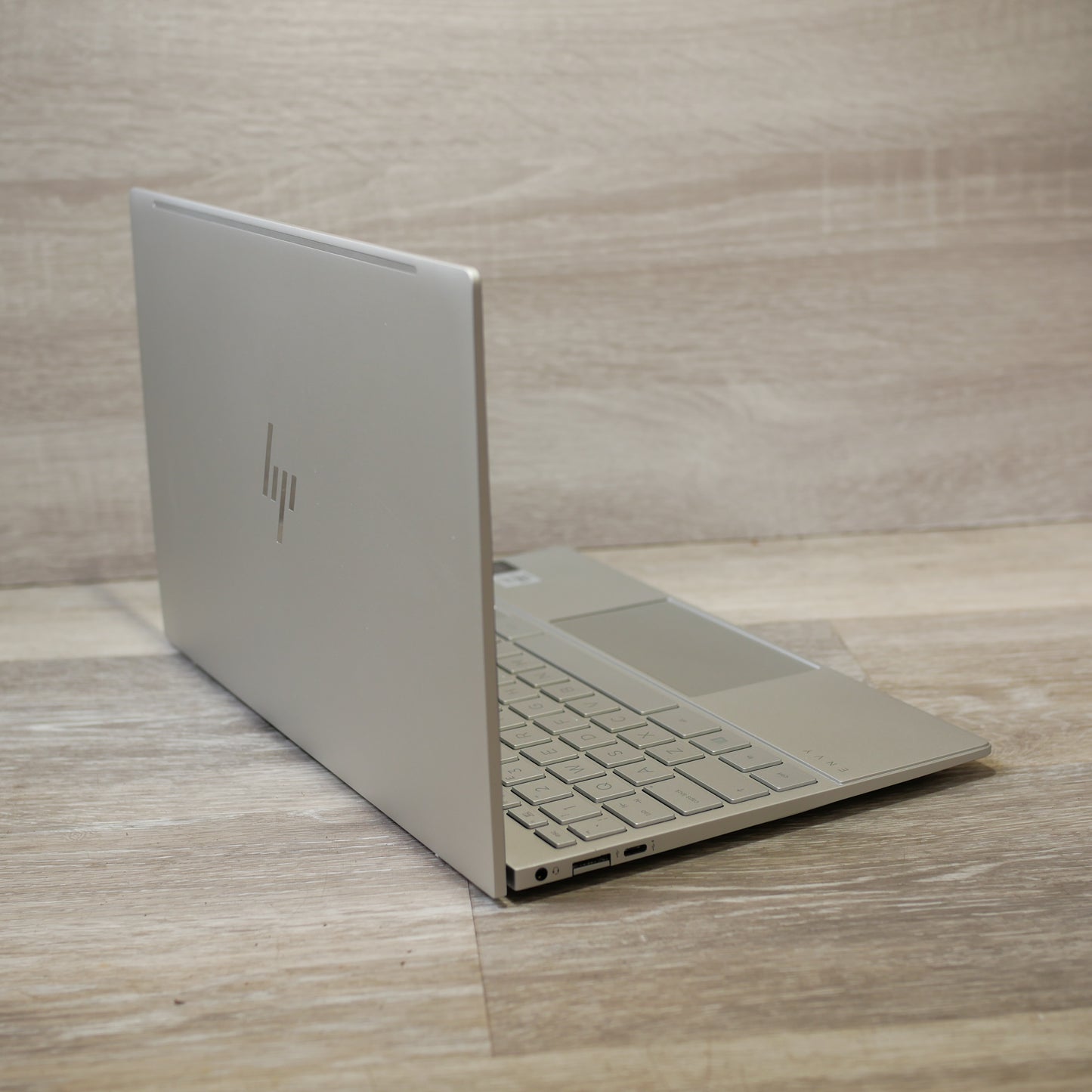 HP ENVY 13 – 13.3", Intel Core i7, 16GB RAM, 1TB SSD, Windows 11 Home