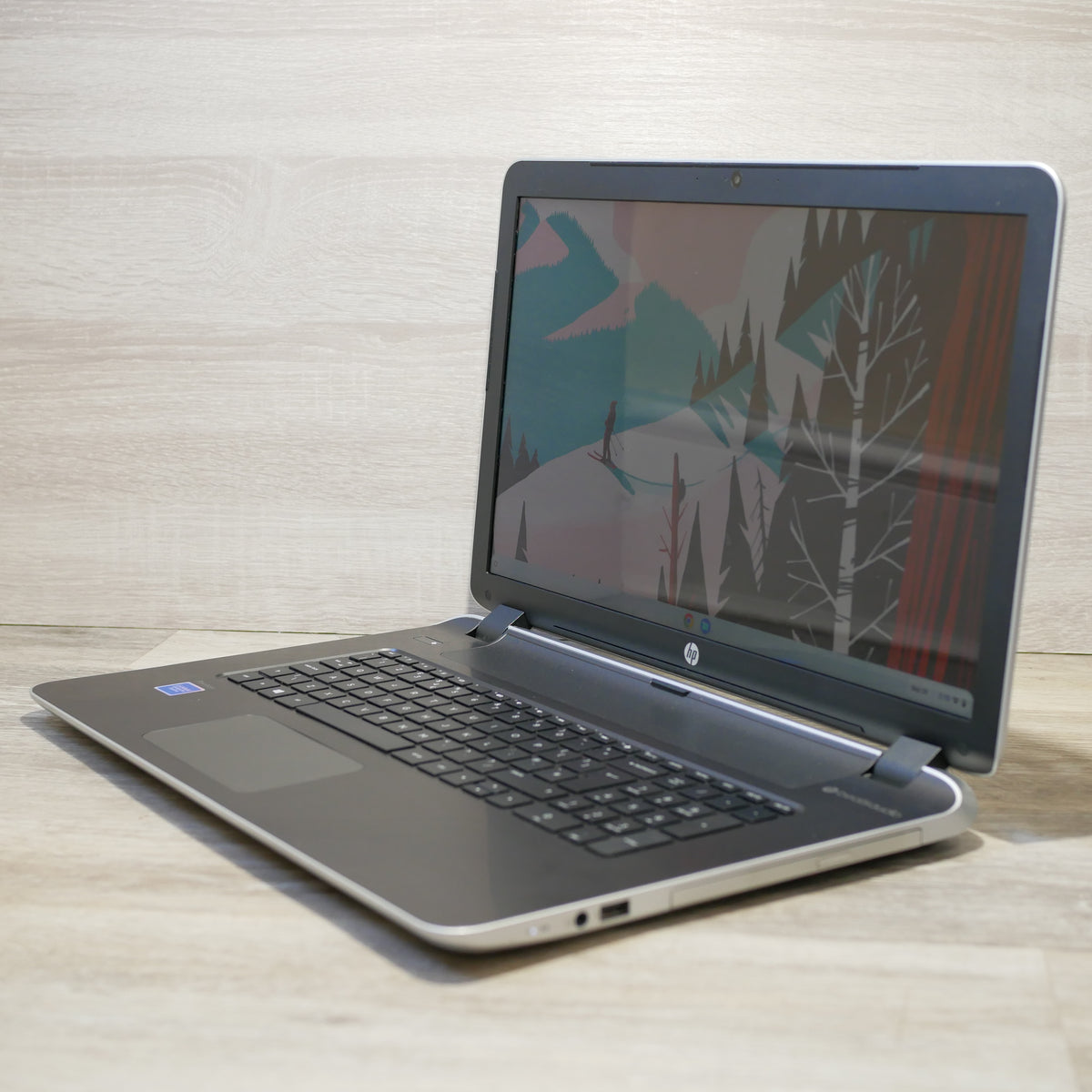 HP Pavilion 17 – 17.3", Intel Core i5, 8GB RAM, 128GB SSD, Google ChromeOS