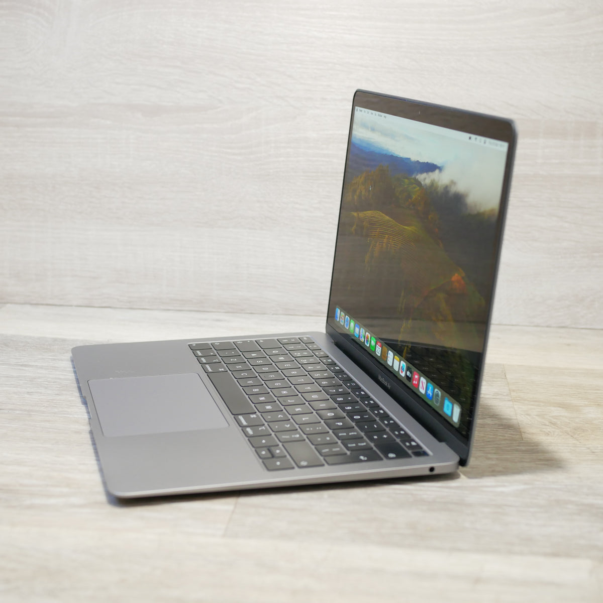 Apple MacBook Air – 13.3", Intel Core i5, 8GB RAM, 128GB SSD, macOS Sonoma